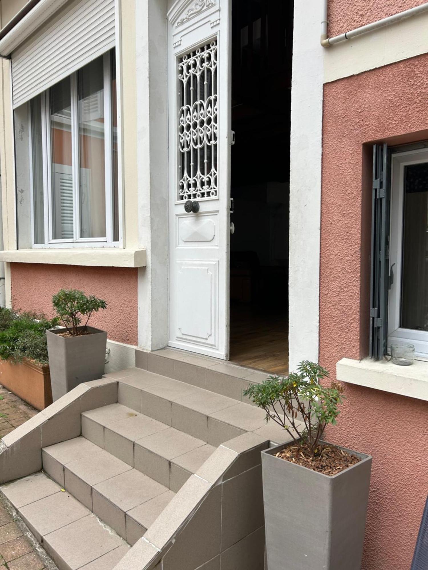 Paris Eiffel Tower Et Disney Apartments, Parkings Gratuits Et Securises, 10 Minutes Metro To Paris Ножан-сюр-Марн Екстер'єр фото